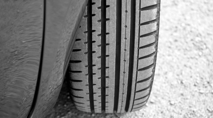 Contrôle continu des pneus, les conseils d'entretien automobile de FORD à Pontarlier